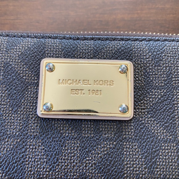 Michael Kors Jet Set Wallet - Picture 3 of 8